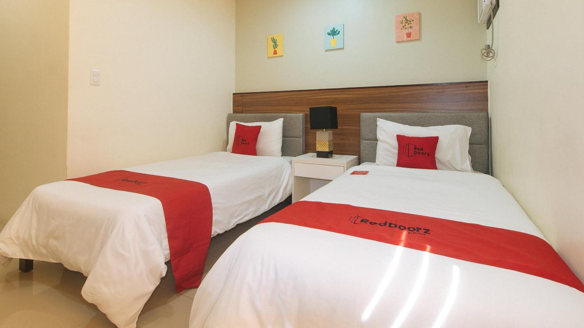 Reddoorz @ Leoncia Apartelle מנדאוה סיטי מראה חיצוני תמונה