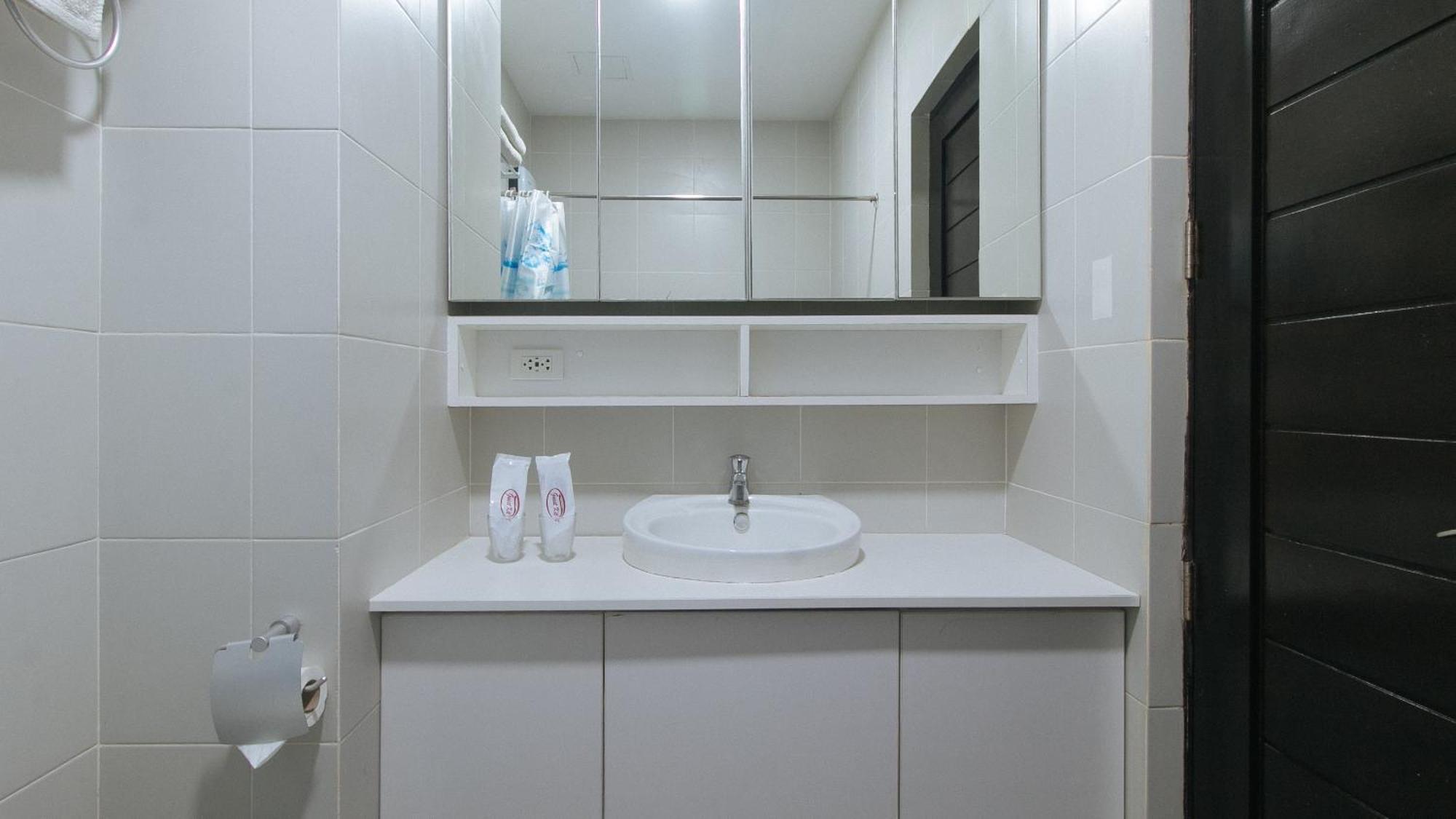 Reddoorz @ Leoncia Apartelle מנדאוה סיטי מראה חיצוני תמונה